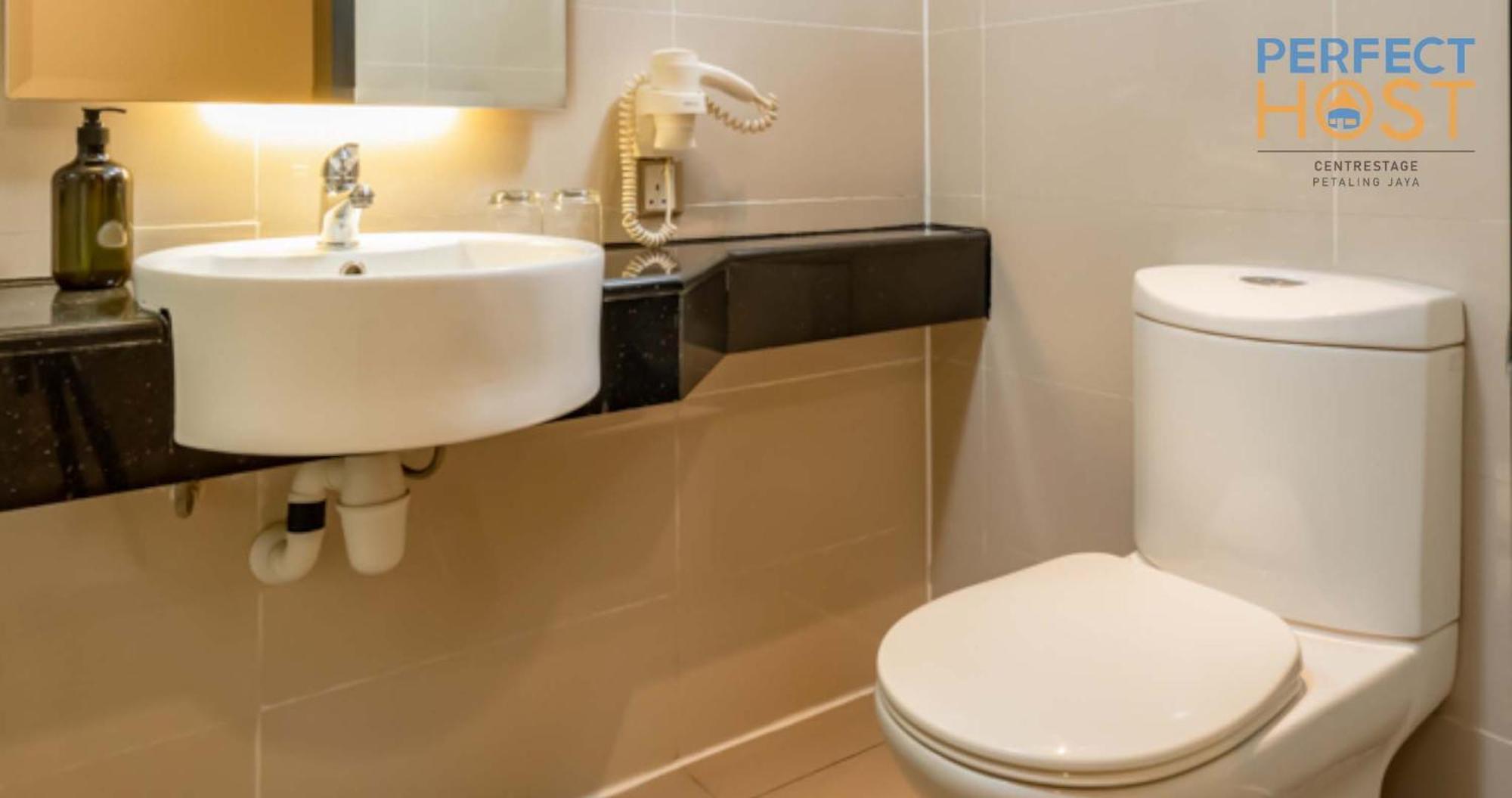 Centrestage Petaling Jaya By Perfect Host Hotell Exteriör bild Bathroom