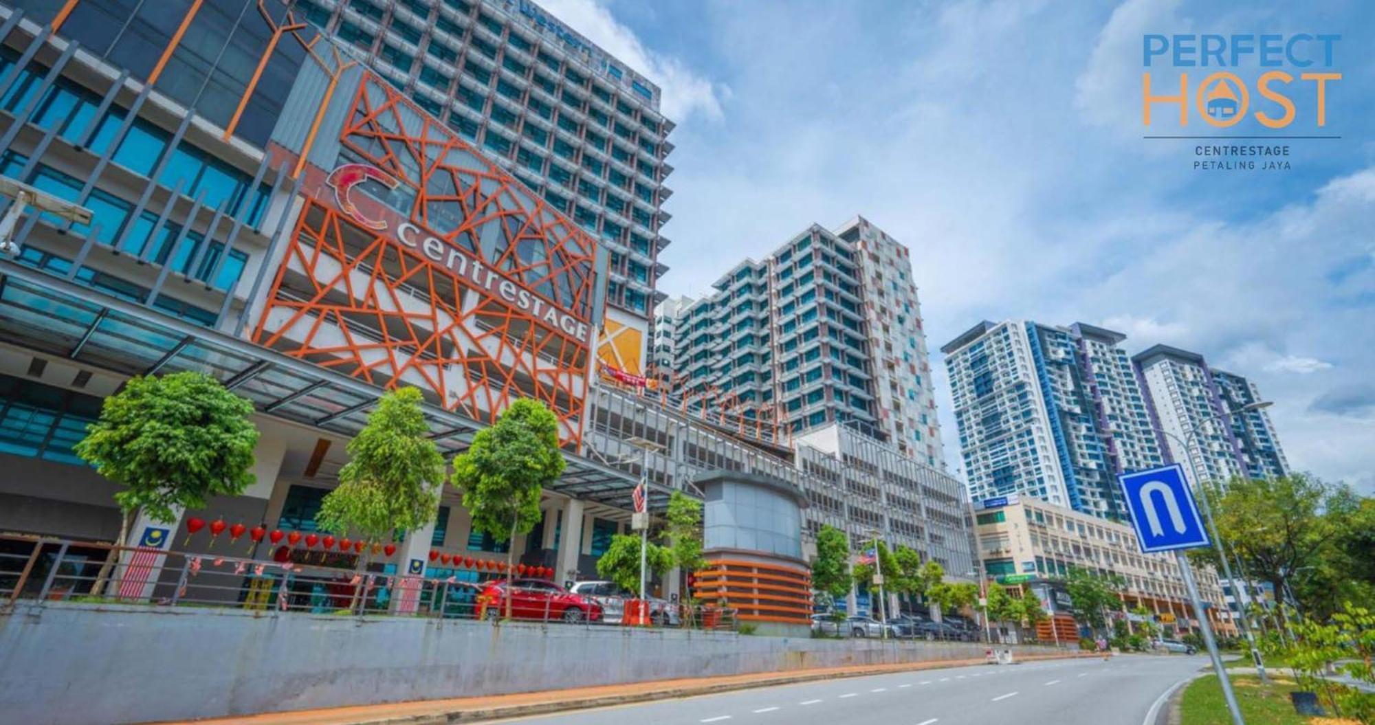 Centrestage Petaling Jaya By Perfect Host Hotell Exteriör bild The mall's facade