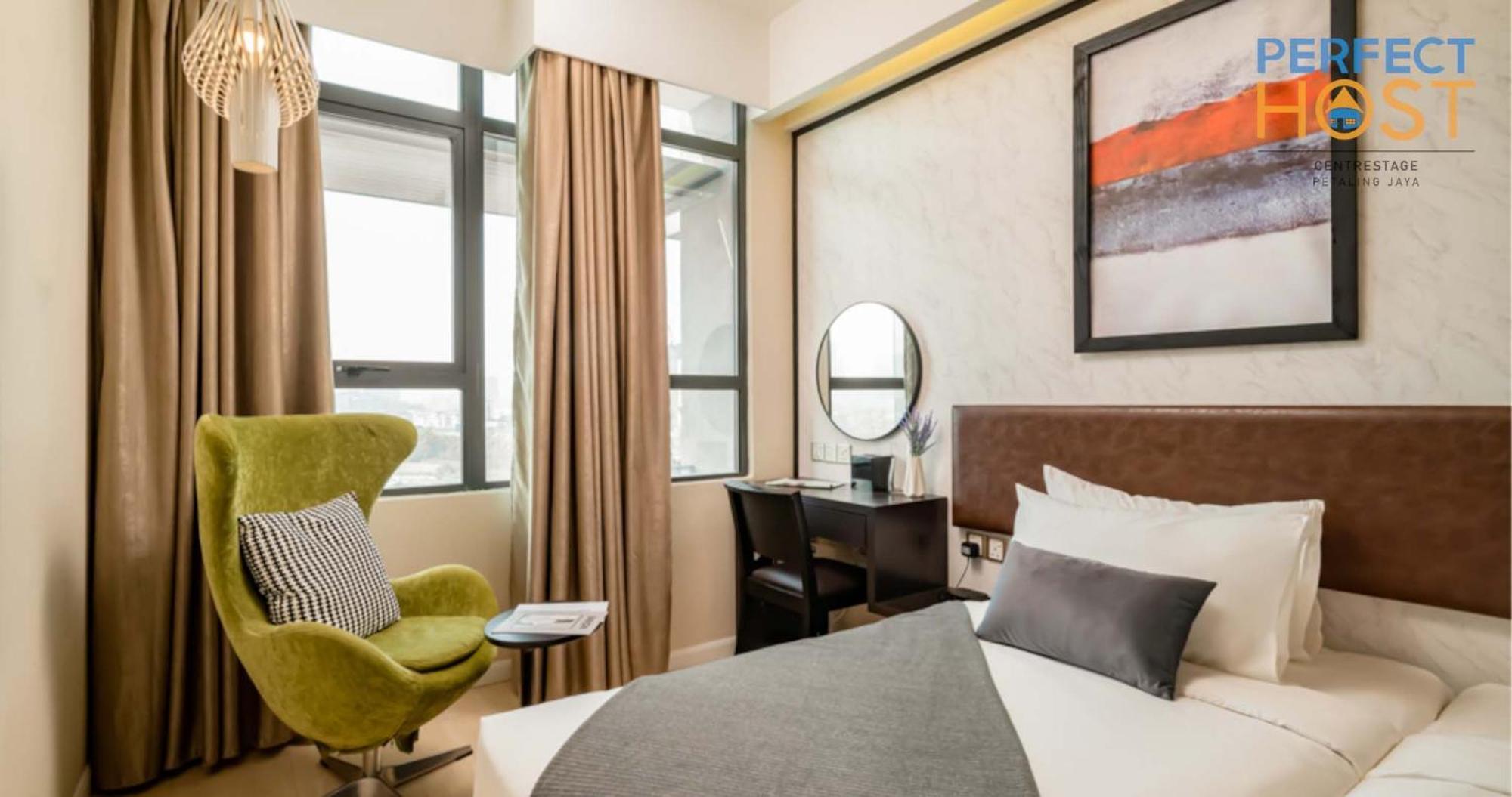 Centrestage Petaling Jaya By Perfect Host Hotell Exteriör bild A bedroom at the hotel