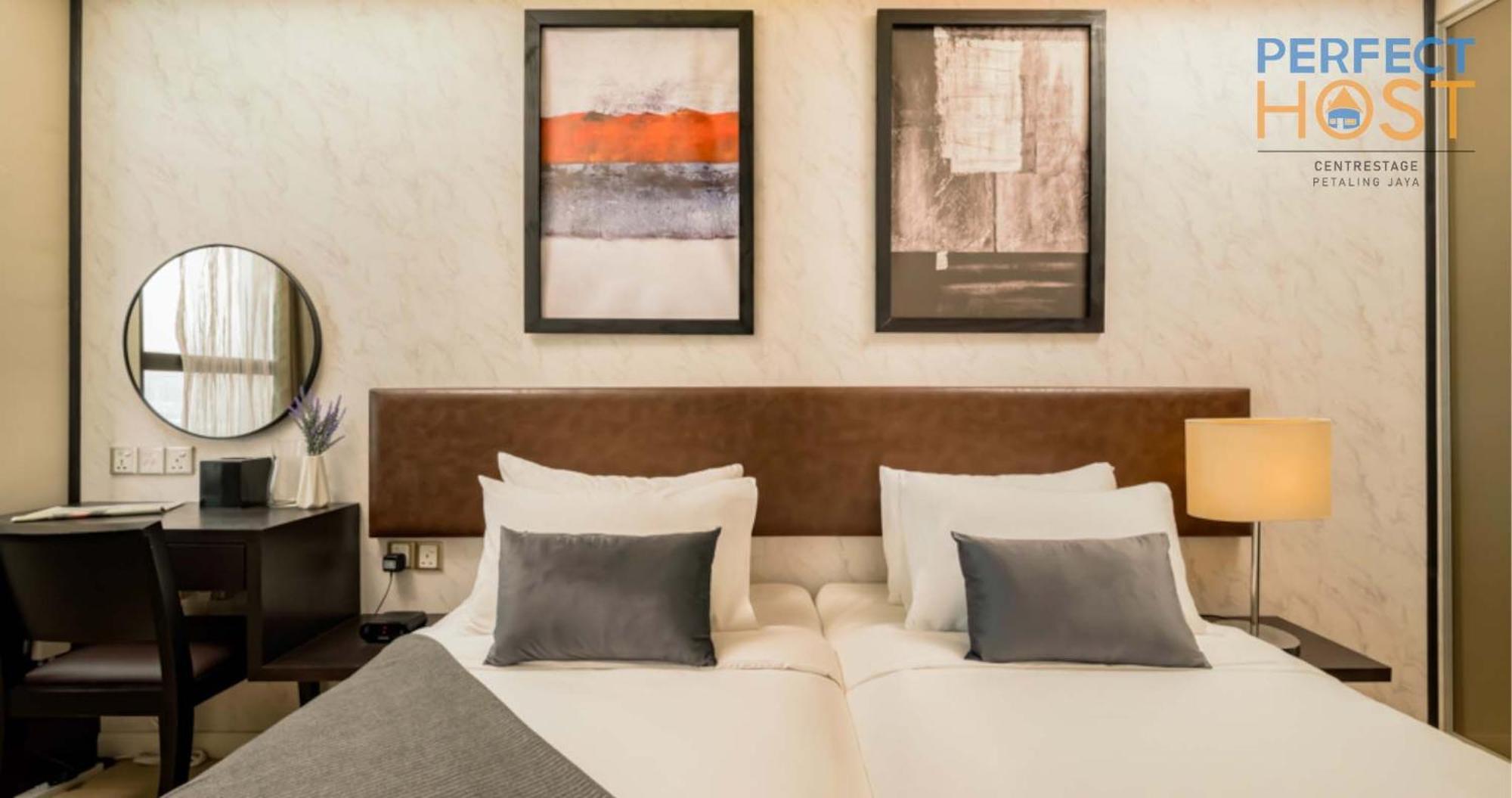 Centrestage Petaling Jaya By Perfect Host Hotell Exteriör bild A bedroom at the hotel