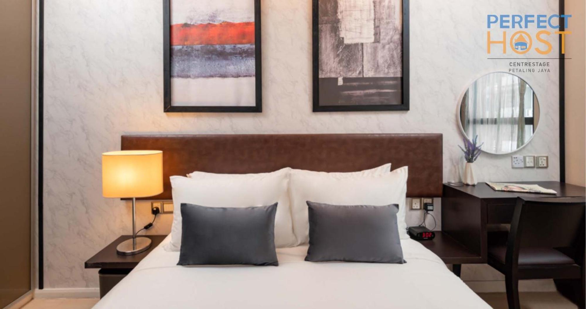 Centrestage Petaling Jaya By Perfect Host Hotell Exteriör bild A bedroom at the hotel