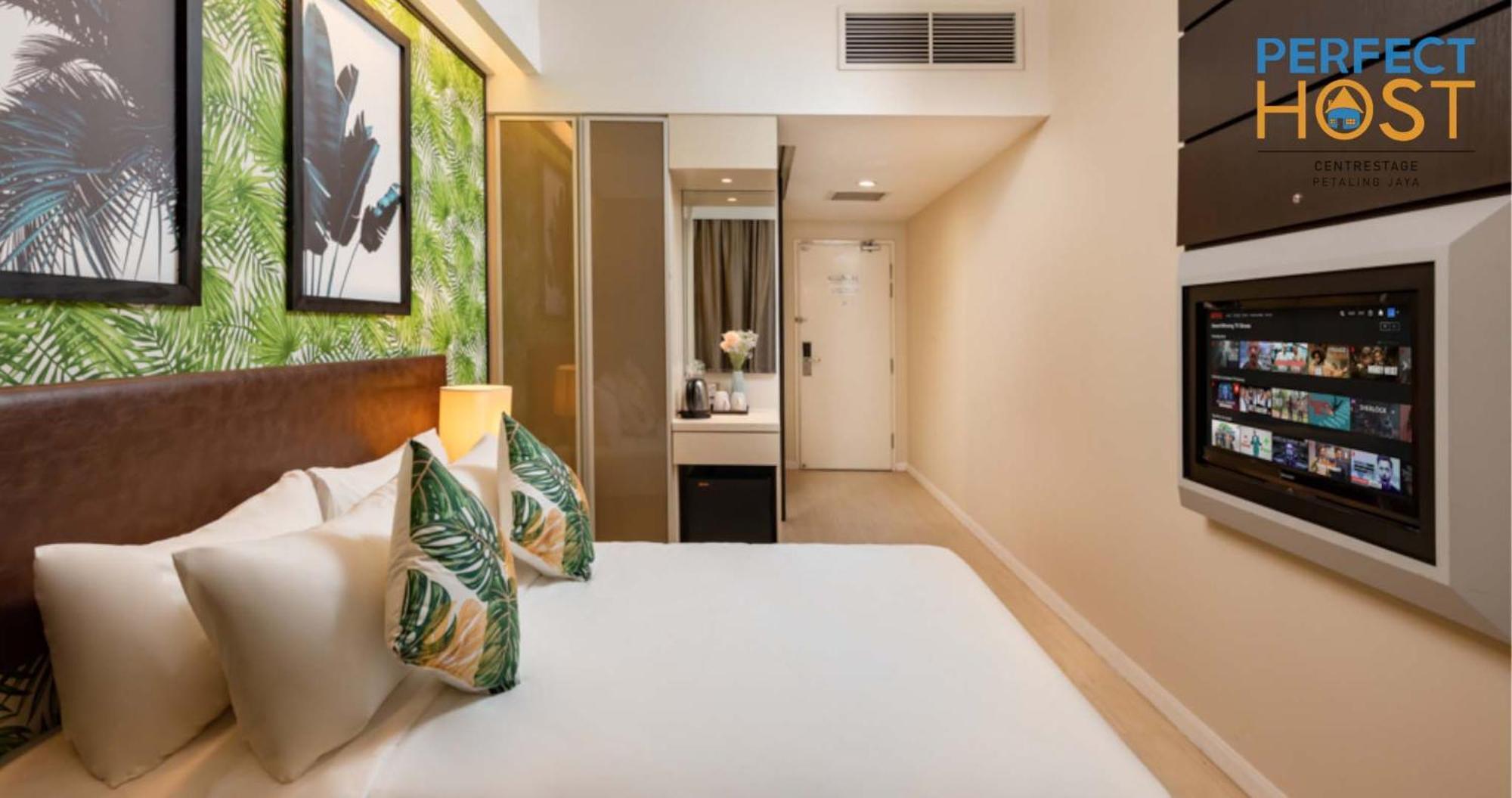 Centrestage Petaling Jaya By Perfect Host Hotell Exteriör bild A room at the hotel